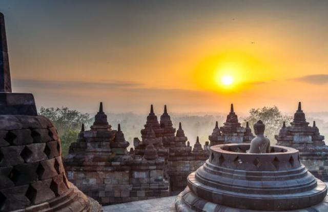 10 Gambar Candi Borobudur, Letak, Harga Tiket Masuk Lokasi 